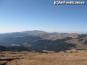 [P09] ... platoul Bucegi[jos in vale se afla hotelul] » foto by Geo Sarbu*
 - 
<span class="allrVoted glyphicon glyphicon-heart hidden" id="av405542"></span>
<a class="m-l-10 hidden" id="sv405542" onclick="voting_Foto_DelVot(,405542,2220)" role="button">șterge vot <span class="glyphicon glyphicon-remove"></span></a>
<a id="v9405542" class=" c-red"  onclick="voting_Foto_SetVot(405542)" role="button"><span class="glyphicon glyphicon-heart-empty"></span> <b>LIKE</b> = Votează poza</a> <img class="hidden"  id="f405542W9" src="/imagini/loader.gif" border="0" /><span class="AjErrMes hidden" id="e405542ErM"></span>