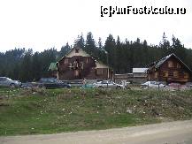 [P04] Alte cabane prin zona , pe platoul din vecitatatea hotelului. » foto by mirelutza
 - 
<span class="allrVoted glyphicon glyphicon-heart hidden" id="av42453"></span>
<a class="m-l-10 hidden" id="sv42453" onclick="voting_Foto_DelVot(,42453,2220)" role="button">șterge vot <span class="glyphicon glyphicon-remove"></span></a>
<a id="v942453" class=" c-red"  onclick="voting_Foto_SetVot(42453)" role="button"><span class="glyphicon glyphicon-heart-empty"></span> <b>LIKE</b> = Votează poza</a> <img class="hidden"  id="f42453W9" src="/imagini/loader.gif" border="0" /><span class="AjErrMes hidden" id="e42453ErM"></span>