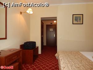 [P11] Vedere spre ușa de intrare în camera în care am stat la hotelul Europeca » foto by Costi
 - 
<span class="allrVoted glyphicon glyphicon-heart hidden" id="av785265"></span>
<a class="m-l-10 hidden" id="sv785265" onclick="voting_Foto_DelVot(,785265,2229)" role="button">șterge vot <span class="glyphicon glyphicon-remove"></span></a>
<a id="v9785265" class=" c-red"  onclick="voting_Foto_SetVot(785265)" role="button"><span class="glyphicon glyphicon-heart-empty"></span> <b>LIKE</b> = Votează poza</a> <img class="hidden"  id="f785265W9" src="/imagini/loader.gif" border="0" /><span class="AjErrMes hidden" id="e785265ErM"></span>