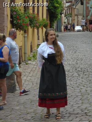 [P18] Fată în costum popular alsacian în față la Office de Tourisme » foto by Carmen Ion
 - 
<span class="allrVoted glyphicon glyphicon-heart hidden" id="av1131931"></span>
<a class="m-l-10 hidden" id="sv1131931" onclick="voting_Foto_DelVot(,1131931,2237)" role="button">șterge vot <span class="glyphicon glyphicon-remove"></span></a>
<a id="v91131931" class=" c-red"  onclick="voting_Foto_SetVot(1131931)" role="button"><span class="glyphicon glyphicon-heart-empty"></span> <b>LIKE</b> = Votează poza</a> <img class="hidden"  id="f1131931W9" src="/imagini/loader.gif" border="0" /><span class="AjErrMes hidden" id="e1131931ErM"></span>