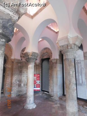 [P94] Ermita „Mezquita” del Cristo de la Luz, cele patru coloane ce împart spaţiul în nouă părţi » foto by irinad
 - 
<span class="allrVoted glyphicon glyphicon-heart hidden" id="av1283056"></span>
<a class="m-l-10 hidden" id="sv1283056" onclick="voting_Foto_DelVot(,1283056,2242)" role="button">șterge vot <span class="glyphicon glyphicon-remove"></span></a>
<a id="v91283056" class=" c-red"  onclick="voting_Foto_SetVot(1283056)" role="button"><span class="glyphicon glyphicon-heart-empty"></span> <b>LIKE</b> = Votează poza</a> <img class="hidden"  id="f1283056W9" src="/imagini/loader.gif" border="0" /><span class="AjErrMes hidden" id="e1283056ErM"></span>