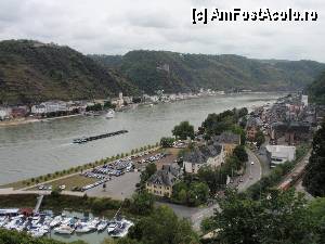 [P06] Priveliste panoramica surprinsa de pe respectiva terasa. In planul apropiat se afla St. Goar. Pe malul celalalt este St. Goarshausen si deasupra sa, Burg Katz » foto by ciprian.dima
 - 
<span class="allrVoted glyphicon glyphicon-heart hidden" id="av377899"></span>
<a class="m-l-10 hidden" id="sv377899" onclick="voting_Foto_DelVot(,377899,2278)" role="button">șterge vot <span class="glyphicon glyphicon-remove"></span></a>
<a id="v9377899" class=" c-red"  onclick="voting_Foto_SetVot(377899)" role="button"><span class="glyphicon glyphicon-heart-empty"></span> <b>LIKE</b> = Votează poza</a> <img class="hidden"  id="f377899W9" src="/imagini/loader.gif" border="0" /><span class="AjErrMes hidden" id="e377899ErM"></span>