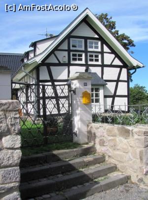 [P12] Casa de pe colina Drachenfels » foto by Radu Tudoran
 - 
<span class="allrVoted glyphicon glyphicon-heart hidden" id="av796123"></span>
<a class="m-l-10 hidden" id="sv796123" onclick="voting_Foto_DelVot(,796123,2278)" role="button">șterge vot <span class="glyphicon glyphicon-remove"></span></a>
<a id="v9796123" class=" c-red"  onclick="voting_Foto_SetVot(796123)" role="button"><span class="glyphicon glyphicon-heart-empty"></span> <b>LIKE</b> = Votează poza</a> <img class="hidden"  id="f796123W9" src="/imagini/loader.gif" border="0" /><span class="AjErrMes hidden" id="e796123ErM"></span>