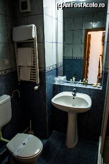 [P06] Baia din camera - Hotel Rusca » foto by cosmin2216
 - 
<span class="allrVoted glyphicon glyphicon-heart hidden" id="av312800"></span>
<a class="m-l-10 hidden" id="sv312800" onclick="voting_Foto_DelVot(,312800,2279)" role="button">șterge vot <span class="glyphicon glyphicon-remove"></span></a>
<a id="v9312800" class=" c-red"  onclick="voting_Foto_SetVot(312800)" role="button"><span class="glyphicon glyphicon-heart-empty"></span> <b>LIKE</b> = Votează poza</a> <img class="hidden"  id="f312800W9" src="/imagini/loader.gif" border="0" /><span class="AjErrMes hidden" id="e312800ErM"></span>
