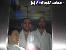 [P13] in lift » foto by geoana
 - 
<span class="allrVoted glyphicon glyphicon-heart hidden" id="av288114"></span>
<a class="m-l-10 hidden" id="sv288114" onclick="voting_Foto_DelVot(,288114,2284)" role="button">șterge vot <span class="glyphicon glyphicon-remove"></span></a>
<a id="v9288114" class=" c-red"  onclick="voting_Foto_SetVot(288114)" role="button"><span class="glyphicon glyphicon-heart-empty"></span> <b>LIKE</b> = Votează poza</a> <img class="hidden"  id="f288114W9" src="/imagini/loader.gif" border="0" /><span class="AjErrMes hidden" id="e288114ErM"></span>