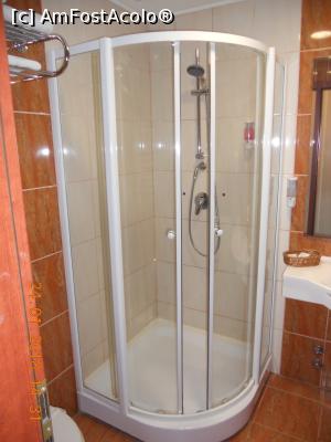 [P07] cabina de dus destul de mare » foto by zlatna
 - 
<span class="allrVoted glyphicon glyphicon-heart hidden" id="av950264"></span>
<a class="m-l-10 hidden" id="sv950264" onclick="voting_Foto_DelVot(,950264,2284)" role="button">șterge vot <span class="glyphicon glyphicon-remove"></span></a>
<a id="v9950264" class=" c-red"  onclick="voting_Foto_SetVot(950264)" role="button"><span class="glyphicon glyphicon-heart-empty"></span> <b>LIKE</b> = Votează poza</a> <img class="hidden"  id="f950264W9" src="/imagini/loader.gif" border="0" /><span class="AjErrMes hidden" id="e950264ErM"></span>