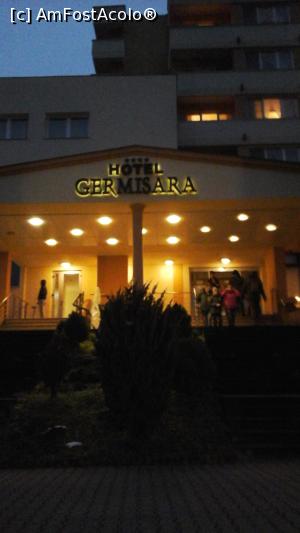 [P04] intrarea in hotel seara » foto by danutza_ang
 - 
<span class="allrVoted glyphicon glyphicon-heart hidden" id="av968622"></span>
<a class="m-l-10 hidden" id="sv968622" onclick="voting_Foto_DelVot(,968622,2284)" role="button">șterge vot <span class="glyphicon glyphicon-remove"></span></a>
<a id="v9968622" class=" c-red"  onclick="voting_Foto_SetVot(968622)" role="button"><span class="glyphicon glyphicon-heart-empty"></span> <b>LIKE</b> = Votează poza</a> <img class="hidden"  id="f968622W9" src="/imagini/loader.gif" border="0" /><span class="AjErrMes hidden" id="e968622ErM"></span>