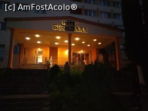 [P11] Intrarea in Hotel noaptea » foto by LagunaMan
 - 
<span class="allrVoted glyphicon glyphicon-heart hidden" id="av733327"></span>
<a class="m-l-10 hidden" id="sv733327" onclick="voting_Foto_DelVot(,733327,2284)" role="button">șterge vot <span class="glyphicon glyphicon-remove"></span></a>
<a id="v9733327" class=" c-red"  onclick="voting_Foto_SetVot(733327)" role="button"><span class="glyphicon glyphicon-heart-empty"></span> <b>LIKE</b> = Votează poza</a> <img class="hidden"  id="f733327W9" src="/imagini/loader.gif" border="0" /><span class="AjErrMes hidden" id="e733327ErM"></span>