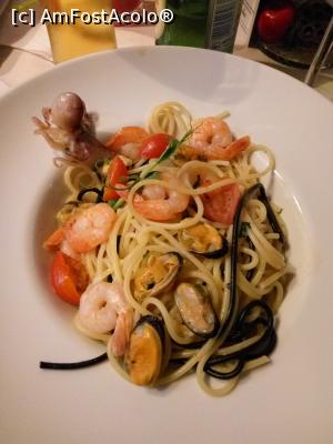 [P05] Paste cu fructe de mare la Restaurantul Panorama.  » foto by b2tu
 - 
<span class="allrVoted glyphicon glyphicon-heart hidden" id="av1001110"></span>
<a class="m-l-10 hidden" id="sv1001110" onclick="voting_Foto_DelVot(,1001110,2290)" role="button">șterge vot <span class="glyphicon glyphicon-remove"></span></a>
<a id="v91001110" class=" c-red"  onclick="voting_Foto_SetVot(1001110)" role="button"><span class="glyphicon glyphicon-heart-empty"></span> <b>LIKE</b> = Votează poza</a> <img class="hidden"  id="f1001110W9" src="/imagini/loader.gif" border="0" /><span class="AjErrMes hidden" id="e1001110ErM"></span>