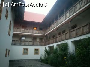 [P03] Vila Bârsana - curte » foto by calator65
 - 
<span class="allrVoted glyphicon glyphicon-heart hidden" id="av1313520"></span>
<a class="m-l-10 hidden" id="sv1313520" onclick="voting_Foto_DelVot(,1313520,2299)" role="button">șterge vot <span class="glyphicon glyphicon-remove"></span></a>
<a id="v91313520" class=" c-red"  onclick="voting_Foto_SetVot(1313520)" role="button"><span class="glyphicon glyphicon-heart-empty"></span> <b>LIKE</b> = Votează poza</a> <img class="hidden"  id="f1313520W9" src="/imagini/loader.gif" border="0" /><span class="AjErrMes hidden" id="e1313520ErM"></span>