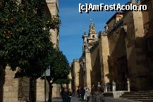 [P14] Am lasat in urma monumentul arhanghelului 'Rafael' si ne indreptam cu ochi cercetatori spre intrarea in Mezquita » foto by ariciu*
 - 
<span class="allrVoted glyphicon glyphicon-heart hidden" id="av494630"></span>
<a class="m-l-10 hidden" id="sv494630" onclick="voting_Foto_DelVot(,494630,2304)" role="button">șterge vot <span class="glyphicon glyphicon-remove"></span></a>
<a id="v9494630" class=" c-red"  onclick="voting_Foto_SetVot(494630)" role="button"><span class="glyphicon glyphicon-heart-empty"></span> <b>LIKE</b> = Votează poza</a> <img class="hidden"  id="f494630W9" src="/imagini/loader.gif" border="0" /><span class="AjErrMes hidden" id="e494630ErM"></span>