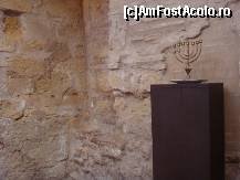 [P04] 4. Sinagoga. Singurul element de decor, un mic menorah, sfeșnicul cu șapte brațe emblemă a iudaismului.  » foto by msnd
 - 
<span class="allrVoted glyphicon glyphicon-heart hidden" id="av494890"></span>
<a class="m-l-10 hidden" id="sv494890" onclick="voting_Foto_DelVot(,494890,2304)" role="button">șterge vot <span class="glyphicon glyphicon-remove"></span></a>
<a id="v9494890" class=" c-red"  onclick="voting_Foto_SetVot(494890)" role="button"><span class="glyphicon glyphicon-heart-empty"></span> <b>LIKE</b> = Votează poza</a> <img class="hidden"  id="f494890W9" src="/imagini/loader.gif" border="0" /><span class="AjErrMes hidden" id="e494890ErM"></span>