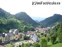 [P04] Panorama de pe deal, intrarea in Moieciu de Sus, in zare se poate vedea iesirea dinspre Cascada Kishatoarea » foto by KFZ
 - 
<span class="allrVoted glyphicon glyphicon-heart hidden" id="av44702"></span>
<a class="m-l-10 hidden" id="sv44702" onclick="voting_Foto_DelVot(,44702,2309)" role="button">șterge vot <span class="glyphicon glyphicon-remove"></span></a>
<a id="v944702" class=" c-red"  onclick="voting_Foto_SetVot(44702)" role="button"><span class="glyphicon glyphicon-heart-empty"></span> <b>LIKE</b> = Votează poza</a> <img class="hidden"  id="f44702W9" src="/imagini/loader.gif" border="0" /><span class="AjErrMes hidden" id="e44702ErM"></span>
