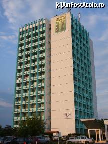 [P09] Hotelul, intrarea si o foarte mica parte din parcare » foto by Claudiu U.
 - 
<span class="allrVoted glyphicon glyphicon-heart hidden" id="av111374"></span>
<a class="m-l-10 hidden" id="sv111374" onclick="voting_Foto_DelVot(,111374,2316)" role="button">șterge vot <span class="glyphicon glyphicon-remove"></span></a>
<a id="v9111374" class=" c-red"  onclick="voting_Foto_SetVot(111374)" role="button"><span class="glyphicon glyphicon-heart-empty"></span> <b>LIKE</b> = Votează poza</a> <img class="hidden"  id="f111374W9" src="/imagini/loader.gif" border="0" /><span class="AjErrMes hidden" id="e111374ErM"></span>