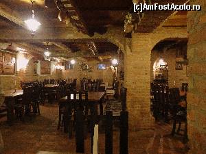 [P07] imagine din crama situată la subsolul restaurantului. este locul unde am servit cafeaua extra matinală » foto by vasilica
 - 
<span class="allrVoted glyphicon glyphicon-heart hidden" id="av508632"></span>
<a class="m-l-10 hidden" id="sv508632" onclick="voting_Foto_DelVot(,508632,2327)" role="button">șterge vot <span class="glyphicon glyphicon-remove"></span></a>
<a id="v9508632" class=" c-red"  onclick="voting_Foto_SetVot(508632)" role="button"><span class="glyphicon glyphicon-heart-empty"></span> <b>LIKE</b> = Votează poza</a> <img class="hidden"  id="f508632W9" src="/imagini/loader.gif" border="0" /><span class="AjErrMes hidden" id="e508632ErM"></span>