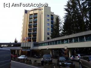 [P01] Brădet Ensana med SPA HOTEL - vedere din parcare. Cea de pe stradă - la noroc; cea dintre bariere - 15 lei / zi » foto by Dragoș_MD
 - 
<span class="allrVoted glyphicon glyphicon-heart hidden" id="av1342892"></span>
<a class="m-l-10 hidden" id="sv1342892" onclick="voting_Foto_DelVot(,1342892,2341)" role="button">șterge vot <span class="glyphicon glyphicon-remove"></span></a>
<a id="v91342892" class=" c-red"  onclick="voting_Foto_SetVot(1342892)" role="button"><span class="glyphicon glyphicon-heart-empty"></span> <b>LIKE</b> = Votează poza</a> <img class="hidden"  id="f1342892W9" src="/imagini/loader.gif" border="0" /><span class="AjErrMes hidden" id="e1342892ErM"></span>
