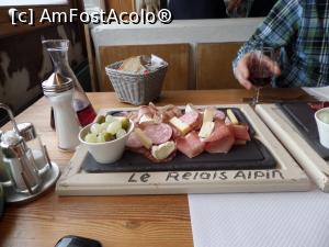 [P14] O parte a pranzului asezat pe placa de ardezie si pe suport de lemn » foto by kikiritzi
 - 
<span class="allrVoted glyphicon glyphicon-heart hidden" id="av893582"></span>
<a class="m-l-10 hidden" id="sv893582" onclick="voting_Foto_DelVot(,893582,2363)" role="button">șterge vot <span class="glyphicon glyphicon-remove"></span></a>
<a id="v9893582" class=" c-red"  onclick="voting_Foto_SetVot(893582)" role="button"><span class="glyphicon glyphicon-heart-empty"></span> <b>LIKE</b> = Votează poza</a> <img class="hidden"  id="f893582W9" src="/imagini/loader.gif" border="0" /><span class="AjErrMes hidden" id="e893582ErM"></span>