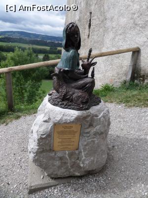 [P20] La una din portile cetatii statuia unei pazitoare de capre si povestea ei scrisa pe o placuta » foto by kikiritzi
 - 
<span class="allrVoted glyphicon glyphicon-heart hidden" id="av893588"></span>
<a class="m-l-10 hidden" id="sv893588" onclick="voting_Foto_DelVot(,893588,2363)" role="button">șterge vot <span class="glyphicon glyphicon-remove"></span></a>
<a id="v9893588" class=" c-red"  onclick="voting_Foto_SetVot(893588)" role="button"><span class="glyphicon glyphicon-heart-empty"></span> <b>LIKE</b> = Votează poza</a> <img class="hidden"  id="f893588W9" src="/imagini/loader.gif" border="0" /><span class="AjErrMes hidden" id="e893588ErM"></span>