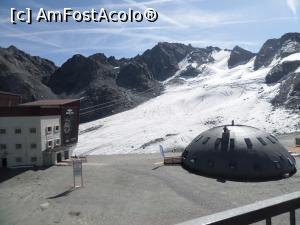 [P06] Restaurantul iglu si statia de unde pleaca telecabina spre Mont Fort, pe deasupra ghetarului » foto by kikiritzi
 - 
<span class="allrVoted glyphicon glyphicon-heart hidden" id="av899964"></span>
<a class="m-l-10 hidden" id="sv899964" onclick="voting_Foto_DelVot(,899964,2363)" role="button">șterge vot <span class="glyphicon glyphicon-remove"></span></a>
<a id="v9899964" class=" c-red"  onclick="voting_Foto_SetVot(899964)" role="button"><span class="glyphicon glyphicon-heart-empty"></span> <b>LIKE</b> = Votează poza</a> <img class="hidden"  id="f899964W9" src="/imagini/loader.gif" border="0" /><span class="AjErrMes hidden" id="e899964ErM"></span>