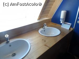 [P08] Detaliu din toaleta restaurantului iglu » foto by kikiritzi
 - 
<span class="allrVoted glyphicon glyphicon-heart hidden" id="av899973"></span>
<a class="m-l-10 hidden" id="sv899973" onclick="voting_Foto_DelVot(,899973,2363)" role="button">șterge vot <span class="glyphicon glyphicon-remove"></span></a>
<a id="v9899973" class=" c-red"  onclick="voting_Foto_SetVot(899973)" role="button"><span class="glyphicon glyphicon-heart-empty"></span> <b>LIKE</b> = Votează poza</a> <img class="hidden"  id="f899973W9" src="/imagini/loader.gif" border="0" /><span class="AjErrMes hidden" id="e899973ErM"></span>