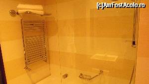 [P06] Hotel Ramada Sibiu - baia cu cadă și duș, totul impecabil » foto by danoradea
 - 
<span class="allrVoted glyphicon glyphicon-heart hidden" id="av575789"></span>
<a class="m-l-10 hidden" id="sv575789" onclick="voting_Foto_DelVot(,575789,2392)" role="button">șterge vot <span class="glyphicon glyphicon-remove"></span></a>
<a id="v9575789" class=" c-red"  onclick="voting_Foto_SetVot(575789)" role="button"><span class="glyphicon glyphicon-heart-empty"></span> <b>LIKE</b> = Votează poza</a> <img class="hidden"  id="f575789W9" src="/imagini/loader.gif" border="0" /><span class="AjErrMes hidden" id="e575789ErM"></span>