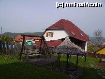 [P15] Balansoarul şi foişorul din grădină, Pensiunea Horizont, Odorheiu Secuiesc » foto by krondia*
 - 
<span class="allrVoted glyphicon glyphicon-heart hidden" id="av203737"></span>
<a class="m-l-10 hidden" id="sv203737" onclick="voting_Foto_DelVot(,203737,2402)" role="button">șterge vot <span class="glyphicon glyphicon-remove"></span></a>
<a id="v9203737" class=" c-red"  onclick="voting_Foto_SetVot(203737)" role="button"><span class="glyphicon glyphicon-heart-empty"></span> <b>LIKE</b> = Votează poza</a> <img class="hidden"  id="f203737W9" src="/imagini/loader.gif" border="0" /><span class="AjErrMes hidden" id="e203737ErM"></span>