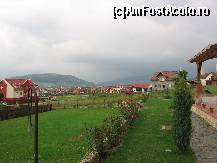 [P02] Pensiunea Horizont - in stanga se poate vedea terenul de sport cu gazonul perfect, iar in plan secund Muntii Harghitei. Cum sa nu-ti placa un asemenea loc? » foto by ascent
 - 
<span class="allrVoted glyphicon glyphicon-heart hidden" id="av246298"></span>
<a class="m-l-10 hidden" id="sv246298" onclick="voting_Foto_DelVot(,246298,2402)" role="button">șterge vot <span class="glyphicon glyphicon-remove"></span></a>
<a id="v9246298" class=" c-red"  onclick="voting_Foto_SetVot(246298)" role="button"><span class="glyphicon glyphicon-heart-empty"></span> <b>LIKE</b> = Votează poza</a> <img class="hidden"  id="f246298W9" src="/imagini/loader.gif" border="0" /><span class="AjErrMes hidden" id="e246298ErM"></span>
