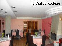 [P17] alt salon al restaurantului cu semineu functional » foto by cosminp
 - 
<span class="allrVoted glyphicon glyphicon-heart hidden" id="av102724"></span>
<a class="m-l-10 hidden" id="sv102724" onclick="voting_Foto_DelVot(,102724,2426)" role="button">șterge vot <span class="glyphicon glyphicon-remove"></span></a>
<a id="v9102724" class=" c-red"  onclick="voting_Foto_SetVot(102724)" role="button"><span class="glyphicon glyphicon-heart-empty"></span> <b>LIKE</b> = Votează poza</a> <img class="hidden"  id="f102724W9" src="/imagini/loader.gif" border="0" /><span class="AjErrMes hidden" id="e102724ErM"></span>