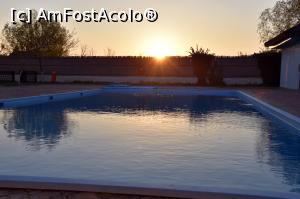 [P20] Răsărit la piscină » foto by pepsi70ro
 - 
<span class="allrVoted glyphicon glyphicon-heart hidden" id="av851097"></span>
<a class="m-l-10 hidden" id="sv851097" onclick="voting_Foto_DelVot(,851097,2441)" role="button">șterge vot <span class="glyphicon glyphicon-remove"></span></a>
<a id="v9851097" class=" c-red"  onclick="voting_Foto_SetVot(851097)" role="button"><span class="glyphicon glyphicon-heart-empty"></span> <b>LIKE</b> = Votează poza</a> <img class="hidden"  id="f851097W9" src="/imagini/loader.gif" border="0" /><span class="AjErrMes hidden" id="e851097ErM"></span>