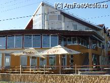 [P13] Vedere asupra hotelului , de pe ponton. La parter e restaurantul , la primul etaj salonu de mic dejun , la etajul 2 sala de fitness, pe terasa din fata cateva  mese si scaune , pentru fumatori » foto by TORA INGRID
 - 
<span class="allrVoted glyphicon glyphicon-heart hidden" id="av81738"></span>
<a class="m-l-10 hidden" id="sv81738" onclick="voting_Foto_DelVot(,81738,2441)" role="button">șterge vot <span class="glyphicon glyphicon-remove"></span></a>
<a id="v981738" class=" c-red"  onclick="voting_Foto_SetVot(81738)" role="button"><span class="glyphicon glyphicon-heart-empty"></span> <b>LIKE</b> = Votează poza</a> <img class="hidden"  id="f81738W9" src="/imagini/loader.gif" border="0" /><span class="AjErrMes hidden" id="e81738ErM"></span>