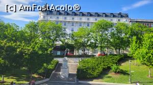 [P23] În fața intrării în Muzeul Prado » foto by k-lator
 - 
<span class="allrVoted glyphicon glyphicon-heart hidden" id="av1373684"></span>
<a class="m-l-10 hidden" id="sv1373684" onclick="voting_Foto_DelVot(,1373684,2442)" role="button">șterge vot <span class="glyphicon glyphicon-remove"></span></a>
<a id="v91373684" class=" c-red"  onclick="voting_Foto_SetVot(1373684)" role="button"><span class="glyphicon glyphicon-heart-empty"></span> <b>LIKE</b> = Votează poza</a> <img class="hidden"  id="f1373684W9" src="/imagini/loader.gif" border="0" /><span class="AjErrMes hidden" id="e1373684ErM"></span>