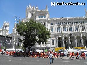 [P03] multi tineri se adunau in Fuente de Cibeles pentru fiesta de seara » foto by barbu minel
 - 
<span class="allrVoted glyphicon glyphicon-heart hidden" id="av337357"></span>
<a class="m-l-10 hidden" id="sv337357" onclick="voting_Foto_DelVot(,337357,2442)" role="button">șterge vot <span class="glyphicon glyphicon-remove"></span></a>
<a id="v9337357" class=" c-red"  onclick="voting_Foto_SetVot(337357)" role="button"><span class="glyphicon glyphicon-heart-empty"></span> <b>LIKE</b> = Votează poza</a> <img class="hidden"  id="f337357W9" src="/imagini/loader.gif" border="0" /><span class="AjErrMes hidden" id="e337357ErM"></span>