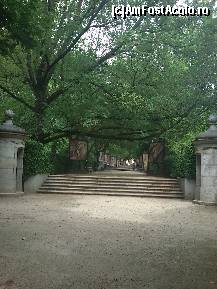 [P01] Expozitie de pictura moderna in Gradina Botanica din Madrid. Vedere din Paseo del Prado (printre grilajele gardului, inainte de a intra). » foto by alinaro
 - 
<span class="allrVoted glyphicon glyphicon-heart hidden" id="av325427"></span>
<a class="m-l-10 hidden" id="sv325427" onclick="voting_Foto_DelVot(,325427,2442)" role="button">șterge vot <span class="glyphicon glyphicon-remove"></span></a>
<a id="v9325427" class=" c-red"  onclick="voting_Foto_SetVot(325427)" role="button"><span class="glyphicon glyphicon-heart-empty"></span> <b>LIKE</b> = Votează poza</a> <img class="hidden"  id="f325427W9" src="/imagini/loader.gif" border="0" /><span class="AjErrMes hidden" id="e325427ErM"></span>