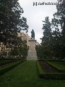 [P10] Statuia lui Murillo, din piata cu acelasi nume, intre Museo del Prado si Real Jardín Botánico. » foto by alinaro
 - 
<span class="allrVoted glyphicon glyphicon-heart hidden" id="av328092"></span>
<a class="m-l-10 hidden" id="sv328092" onclick="voting_Foto_DelVot(,328092,2442)" role="button">șterge vot <span class="glyphicon glyphicon-remove"></span></a>
<a id="v9328092" class=" c-red"  onclick="voting_Foto_SetVot(328092)" role="button"><span class="glyphicon glyphicon-heart-empty"></span> <b>LIKE</b> = Votează poza</a> <img class="hidden"  id="f328092W9" src="/imagini/loader.gif" border="0" /><span class="AjErrMes hidden" id="e328092ErM"></span>