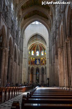 [P31] Catedral de la Almudena, interior » foto by Muffin2009*
 - 
<span class="allrVoted glyphicon glyphicon-heart hidden" id="av486518"></span>
<a class="m-l-10 hidden" id="sv486518" onclick="voting_Foto_DelVot(,486518,2442)" role="button">șterge vot <span class="glyphicon glyphicon-remove"></span></a>
<a id="v9486518" class=" c-red"  onclick="voting_Foto_SetVot(486518)" role="button"><span class="glyphicon glyphicon-heart-empty"></span> <b>LIKE</b> = Votează poza</a> <img class="hidden"  id="f486518W9" src="/imagini/loader.gif" border="0" /><span class="AjErrMes hidden" id="e486518ErM"></span>