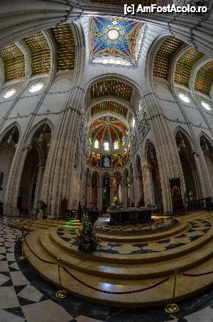 [P46] Catedral de la Almudena, interior » foto by Muffin2009*
 - 
<span class="allrVoted glyphicon glyphicon-heart hidden" id="av486533"></span>
<a class="m-l-10 hidden" id="sv486533" onclick="voting_Foto_DelVot(,486533,2442)" role="button">șterge vot <span class="glyphicon glyphicon-remove"></span></a>
<a id="v9486533" class=" c-red"  onclick="voting_Foto_SetVot(486533)" role="button"><span class="glyphicon glyphicon-heart-empty"></span> <b>LIKE</b> = Votează poza</a> <img class="hidden"  id="f486533W9" src="/imagini/loader.gif" border="0" /><span class="AjErrMes hidden" id="e486533ErM"></span>