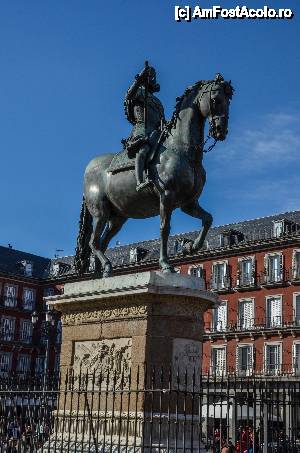 [P61] statuia regelui Filip III din Plaza Mayor » foto by Muffin2009*
 - 
<span class="allrVoted glyphicon glyphicon-heart hidden" id="av486548"></span>
<a class="m-l-10 hidden" id="sv486548" onclick="voting_Foto_DelVot(,486548,2442)" role="button">șterge vot <span class="glyphicon glyphicon-remove"></span></a>
<a id="v9486548" class=" c-red"  onclick="voting_Foto_SetVot(486548)" role="button"><span class="glyphicon glyphicon-heart-empty"></span> <b>LIKE</b> = Votează poza</a> <img class="hidden"  id="f486548W9" src="/imagini/loader.gif" border="0" /><span class="AjErrMes hidden" id="e486548ErM"></span>