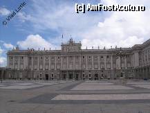 [P27] Curtea interioara a palatului regal. poza facuta prin gardul din spate » foto by Lutyk
 - 
<span class="allrVoted glyphicon glyphicon-heart hidden" id="av320538"></span>
<a class="m-l-10 hidden" id="sv320538" onclick="voting_Foto_DelVot(,320538,2442)" role="button">șterge vot <span class="glyphicon glyphicon-remove"></span></a>
<a id="v9320538" class=" c-red"  onclick="voting_Foto_SetVot(320538)" role="button"><span class="glyphicon glyphicon-heart-empty"></span> <b>LIKE</b> = Votează poza</a> <img class="hidden"  id="f320538W9" src="/imagini/loader.gif" border="0" /><span class="AjErrMes hidden" id="e320538ErM"></span>