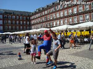 [P03] Superman in Plaza Mayor la miezul zilei, in faimoasa piata, veche de vreo 400 de ani » foto by mireille
 - 
<span class="allrVoted glyphicon glyphicon-heart hidden" id="av684054"></span>
<a class="m-l-10 hidden" id="sv684054" onclick="voting_Foto_DelVot(,684054,2442)" role="button">șterge vot <span class="glyphicon glyphicon-remove"></span></a>
<a id="v9684054" class=" c-red"  onclick="voting_Foto_SetVot(684054)" role="button"><span class="glyphicon glyphicon-heart-empty"></span> <b>LIKE</b> = Votează poza</a> <img class="hidden"  id="f684054W9" src="/imagini/loader.gif" border="0" /><span class="AjErrMes hidden" id="e684054ErM"></span>