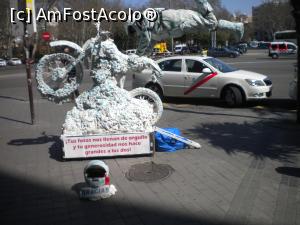 [P03] Mim in Plaza Cibeles (pare ca sta atarnat in aer de motocicleta aflata in viteza)  » foto by didona_stelea
 - 
<span class="allrVoted glyphicon glyphicon-heart hidden" id="av726069"></span>
<a class="m-l-10 hidden" id="sv726069" onclick="voting_Foto_DelVot(,726069,2442)" role="button">șterge vot <span class="glyphicon glyphicon-remove"></span></a>
<a id="v9726069" class=" c-red"  onclick="voting_Foto_SetVot(726069)" role="button"><span class="glyphicon glyphicon-heart-empty"></span> <b>LIKE</b> = Votează poza</a> <img class="hidden"  id="f726069W9" src="/imagini/loader.gif" border="0" /><span class="AjErrMes hidden" id="e726069ErM"></span>