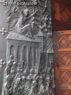 [P09] Catedrala Almudena, usa din stanga!  » foto by balasa violeta
 - 
<span class="allrVoted glyphicon glyphicon-heart hidden" id="av741780"></span>
<a class="m-l-10 hidden" id="sv741780" onclick="voting_Foto_DelVot(,741780,2442)" role="button">șterge vot <span class="glyphicon glyphicon-remove"></span></a>
<a id="v9741780" class=" c-red"  onclick="voting_Foto_SetVot(741780)" role="button"><span class="glyphicon glyphicon-heart-empty"></span> <b>LIKE</b> = Votează poza</a> <img class="hidden"  id="f741780W9" src="/imagini/loader.gif" border="0" /><span class="AjErrMes hidden" id="e741780ErM"></span>