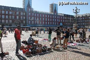 [P01] Plaza Mayor. Africanii cu genţi de vânzare.  » foto by Locomotiva
 - 
<span class="allrVoted glyphicon glyphicon-heart hidden" id="av574704"></span>
<a class="m-l-10 hidden" id="sv574704" onclick="voting_Foto_DelVot(,574704,2442)" role="button">șterge vot <span class="glyphicon glyphicon-remove"></span></a>
<a id="v9574704" class=" c-red"  onclick="voting_Foto_SetVot(574704)" role="button"><span class="glyphicon glyphicon-heart-empty"></span> <b>LIKE</b> = Votează poza</a> <img class="hidden"  id="f574704W9" src="/imagini/loader.gif" border="0" /><span class="AjErrMes hidden" id="e574704ErM"></span>