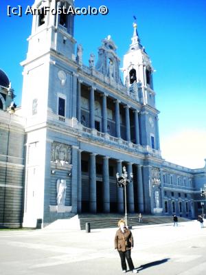 [P17] CATEDRALA ALMUDENA, vis a vis. de palatul ESCURIAL. Doi ingeri te invita sa o vizitezi. Este superba, se viziteaza gratuit, dar cer... DONATII » foto by rodirodicuta
 - 
<span class="allrVoted glyphicon glyphicon-heart hidden" id="av739638"></span>
<a class="m-l-10 hidden" id="sv739638" onclick="voting_Foto_DelVot(,739638,2442)" role="button">șterge vot <span class="glyphicon glyphicon-remove"></span></a>
<a id="v9739638" class=" c-red"  onclick="voting_Foto_SetVot(739638)" role="button"><span class="glyphicon glyphicon-heart-empty"></span> <b>LIKE</b> = Votează poza</a> <img class="hidden"  id="f739638W9" src="/imagini/loader.gif" border="0" /><span class="AjErrMes hidden" id="e739638ErM"></span>