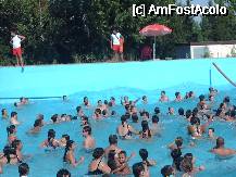 [P29] desi arai in Madrid piscina cu valuri te ajuta sa-ti imaginezi ca esti la .....mare... inghesuiala » foto by adaiulia
 - 
<span class="allrVoted glyphicon glyphicon-heart hidden" id="av72761"></span>
<a class="m-l-10 hidden" id="sv72761" onclick="voting_Foto_DelVot(,72761,2442)" role="button">șterge vot <span class="glyphicon glyphicon-remove"></span></a>
<a id="v972761" class=" c-red"  onclick="voting_Foto_SetVot(72761)" role="button"><span class="glyphicon glyphicon-heart-empty"></span> <b>LIKE</b> = Votează poza</a> <img class="hidden"  id="f72761W9" src="/imagini/loader.gif" border="0" /><span class="AjErrMes hidden" id="e72761ErM"></span>