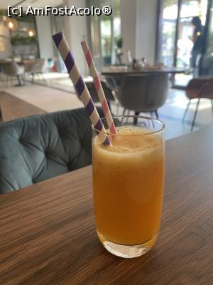 [P22] Ramada Ramnicu Valcea. Suc natural de portocale la micul dejun, platit separat la Manarola Ristorante. » foto by Floria
 - 
<span class="allrVoted glyphicon glyphicon-heart hidden" id="av1327506"></span>
<a class="m-l-10 hidden" id="sv1327506" onclick="voting_Foto_DelVot(,1327506,2462)" role="button">șterge vot <span class="glyphicon glyphicon-remove"></span></a>
<a id="v91327506" class=" c-red"  onclick="voting_Foto_SetVot(1327506)" role="button"><span class="glyphicon glyphicon-heart-empty"></span> <b>LIKE</b> = Votează poza</a> <img class="hidden"  id="f1327506W9" src="/imagini/loader.gif" border="0" /><span class="AjErrMes hidden" id="e1327506ErM"></span>