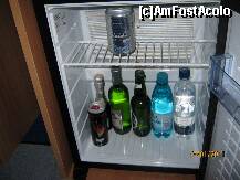 [P05] minibarul din camera: 2 sticle de apa, 1 bere, 1 vin, 1 sampanie si 2 sucuri ... preturile insa ok » foto by C.Todi
 - 
<span class="allrVoted glyphicon glyphicon-heart hidden" id="av181958"></span>
<a class="m-l-10 hidden" id="sv181958" onclick="voting_Foto_DelVot(,181958,2466)" role="button">șterge vot <span class="glyphicon glyphicon-remove"></span></a>
<a id="v9181958" class=" c-red"  onclick="voting_Foto_SetVot(181958)" role="button"><span class="glyphicon glyphicon-heart-empty"></span> <b>LIKE</b> = Votează poza</a> <img class="hidden"  id="f181958W9" src="/imagini/loader.gif" border="0" /><span class="AjErrMes hidden" id="e181958ErM"></span>