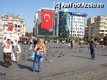 [P04] taksim square » foto by lidiadanaila
 - 
<span class="allrVoted glyphicon glyphicon-heart hidden" id="av252641"></span>
<a class="m-l-10 hidden" id="sv252641" onclick="voting_Foto_DelVot(,252641,2468)" role="button">șterge vot <span class="glyphicon glyphicon-remove"></span></a>
<a id="v9252641" class=" c-red"  onclick="voting_Foto_SetVot(252641)" role="button"><span class="glyphicon glyphicon-heart-empty"></span> <b>LIKE</b> = Votează poza</a> <img class="hidden"  id="f252641W9" src="/imagini/loader.gif" border="0" /><span class="AjErrMes hidden" id="e252641ErM"></span>