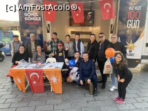 [P51] Ne-am pozat lângă o caravana electoral peste care am dat intamplator. » foto by Dănuț.Albu
 - 
<span class="allrVoted glyphicon glyphicon-heart hidden" id="av1372730"></span>
<a class="m-l-10 hidden" id="sv1372730" onclick="voting_Foto_DelVot(,1372730,2468)" role="button">șterge vot <span class="glyphicon glyphicon-remove"></span></a>
<a id="v91372730" class=" c-red"  onclick="voting_Foto_SetVot(1372730)" role="button"><span class="glyphicon glyphicon-heart-empty"></span> <b>LIKE</b> = Votează poza</a> <img class="hidden"  id="f1372730W9" src="/imagini/loader.gif" border="0" /><span class="AjErrMes hidden" id="e1372730ErM"></span>