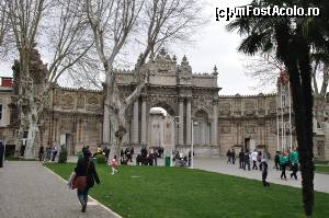 [P31] Poarta de intrare in frumosul si modernul Palat Dolmabahce, locul unde a decedat parintele Turciei moderne Mustafa Kemal Ataturk in 1938 » foto by alunelu69
 - 
<span class="allrVoted glyphicon glyphicon-heart hidden" id="av508674"></span>
<a class="m-l-10 hidden" id="sv508674" onclick="voting_Foto_DelVot(,508674,2468)" role="button">șterge vot <span class="glyphicon glyphicon-remove"></span></a>
<a id="v9508674" class=" c-red"  onclick="voting_Foto_SetVot(508674)" role="button"><span class="glyphicon glyphicon-heart-empty"></span> <b>LIKE</b> = Votează poza</a> <img class="hidden"  id="f508674W9" src="/imagini/loader.gif" border="0" /><span class="AjErrMes hidden" id="e508674ErM"></span>