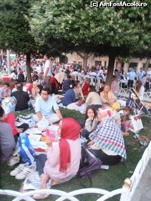 [P11] Ramadan la Istanbul - cu mic cu mare, toata lumea așteaptă dezlegarea la masă...  » foto by sunflower
 - 
<span class="allrVoted glyphicon glyphicon-heart hidden" id="av526515"></span>
<a class="m-l-10 hidden" id="sv526515" onclick="voting_Foto_DelVot(,526515,2468)" role="button">șterge vot <span class="glyphicon glyphicon-remove"></span></a>
<a id="v9526515" class=" c-red"  onclick="voting_Foto_SetVot(526515)" role="button"><span class="glyphicon glyphicon-heart-empty"></span> <b>LIKE</b> = Votează poza</a> <img class="hidden"  id="f526515W9" src="/imagini/loader.gif" border="0" /><span class="AjErrMes hidden" id="e526515ErM"></span>